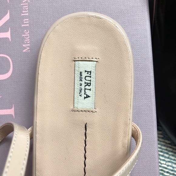 Furla soft pink patent t-strap sandal - Picture 4 of 8